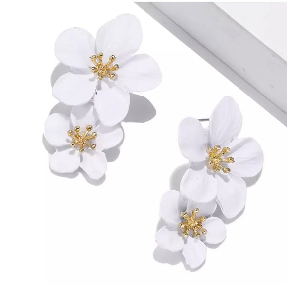 Boho Plumeria Flower Aloha Dangle Drop Statement Earrings White II - Picture 1 of 11
